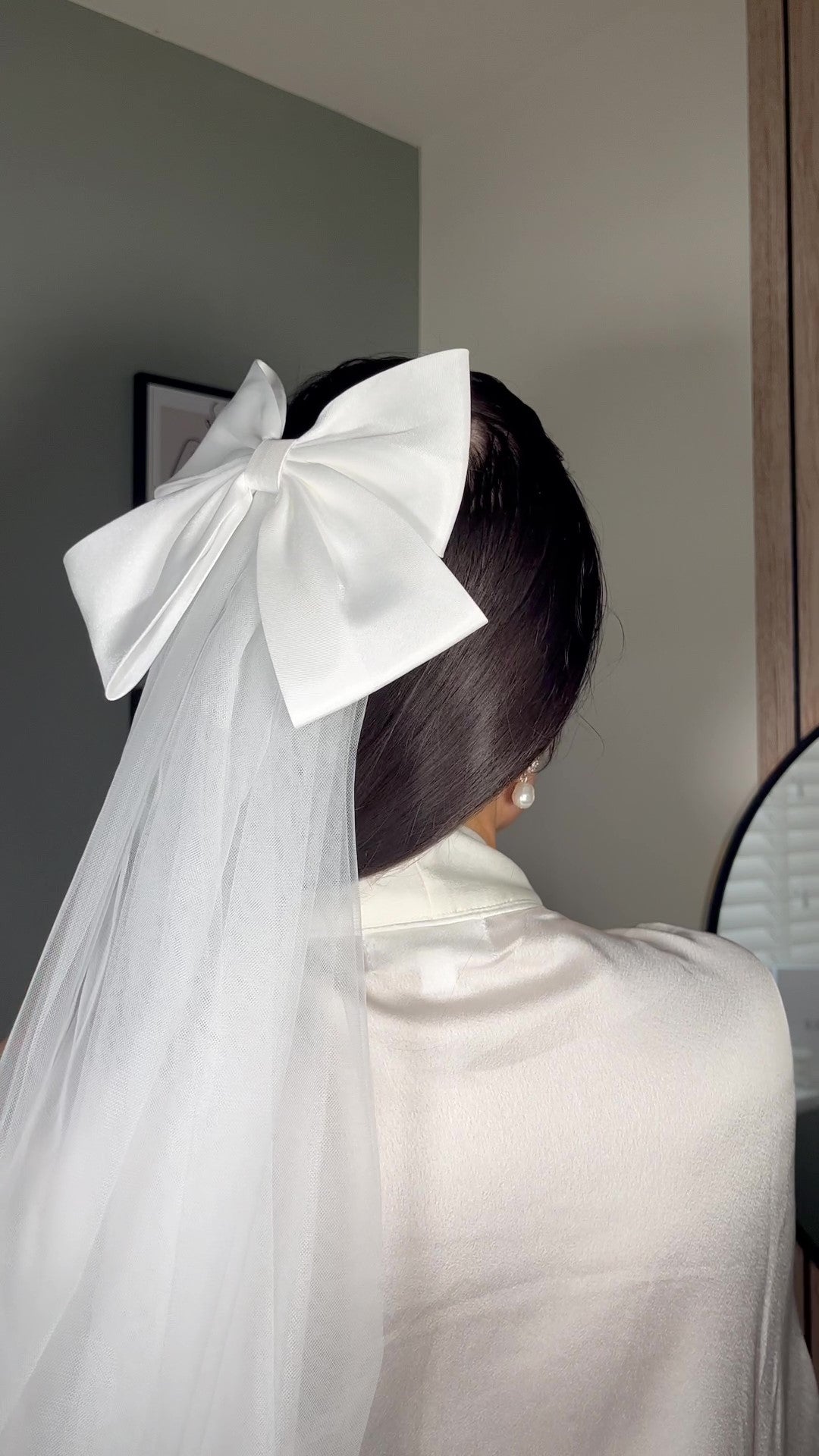 Bridal Hair Bow with Veil